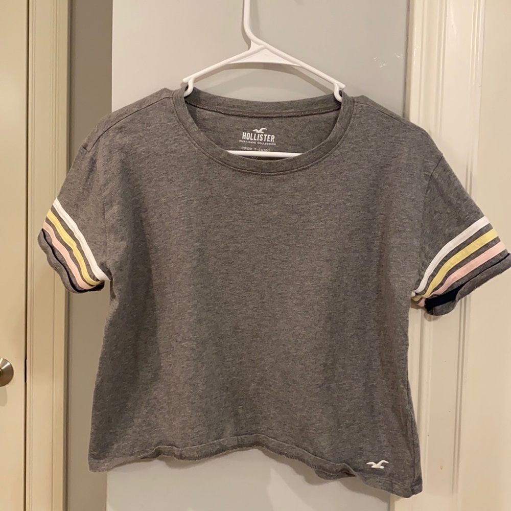 Woman’s gray top tshirt